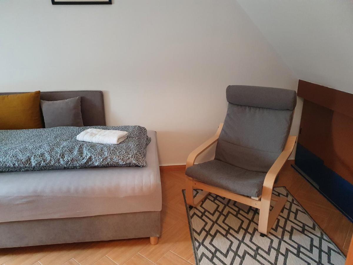 Enjoy 110Qm Apartment Im Historischen Zentrum Шопрон Екстериор снимка